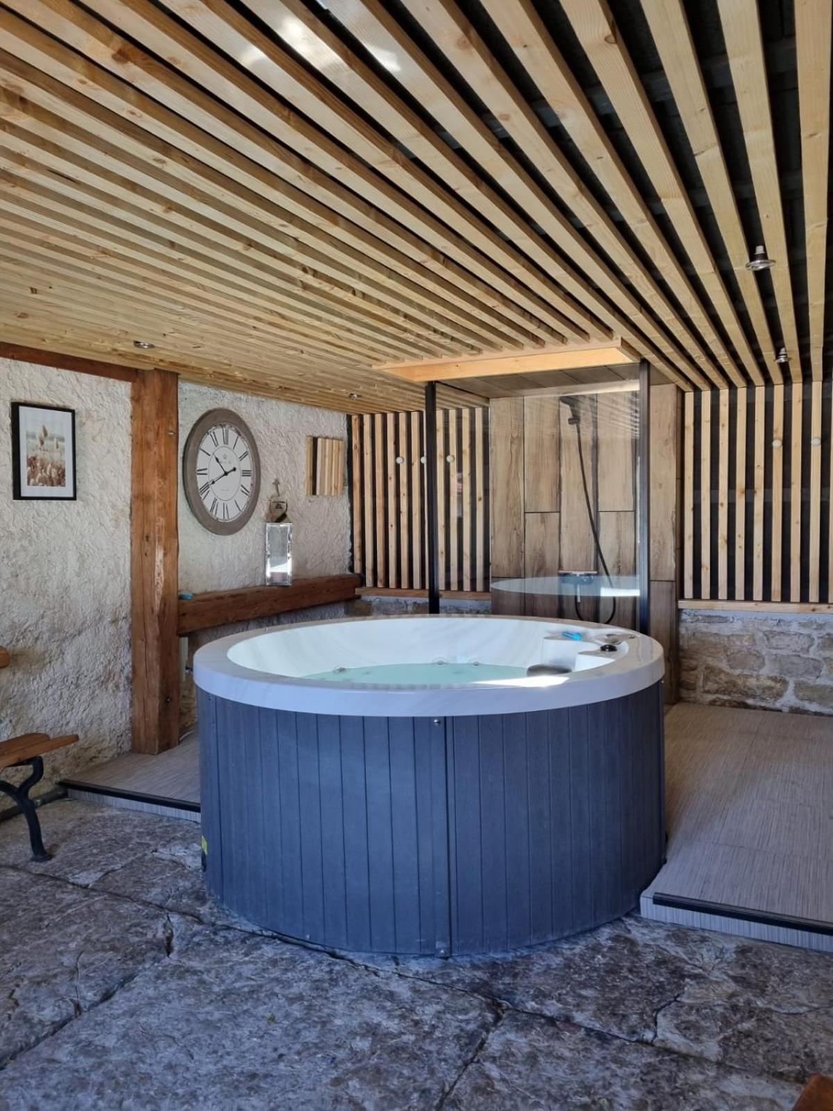 Gite De L'Ancheronne 12 Couchages Spa Lavans-sur-Valouse Dış mekan fotoğraf